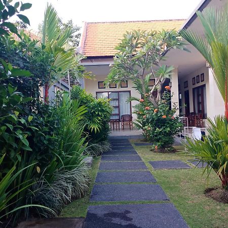 Purnama Guesthouse チャングー エクステリア 写真