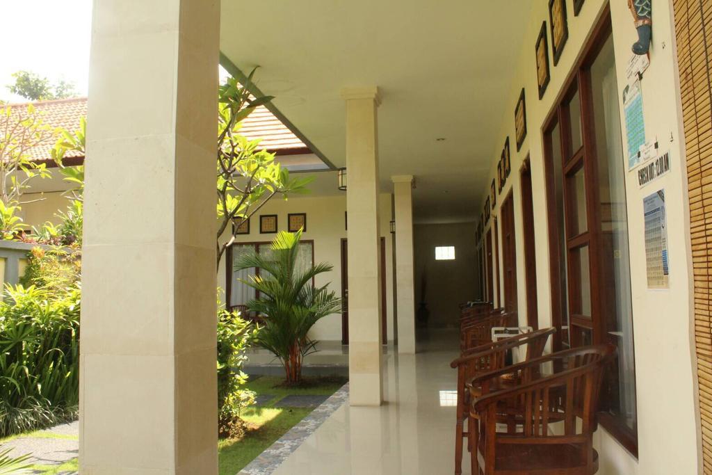 Purnama Guesthouse チャングー エクステリア 写真